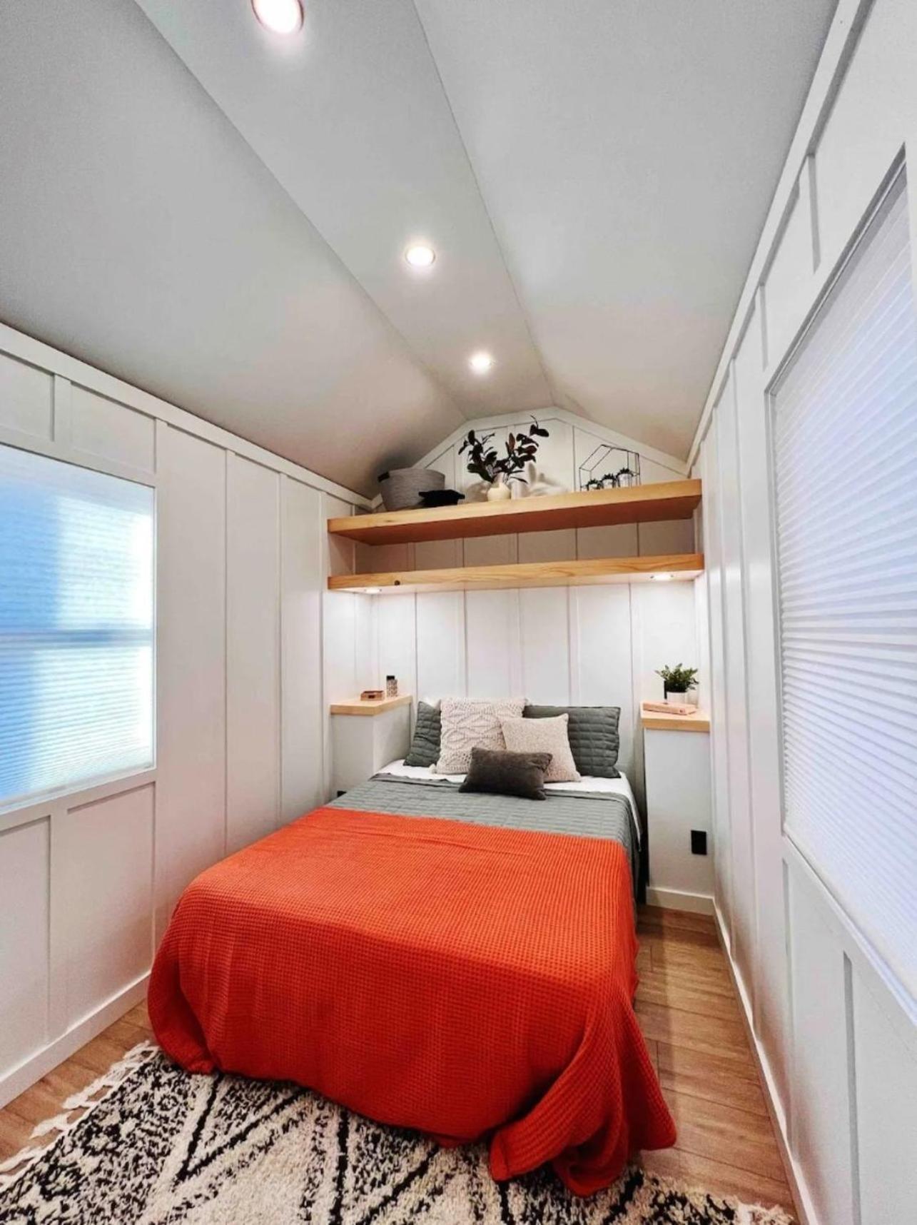 The Endeavor Tiny Home! Елизабетаун Екстериор снимка